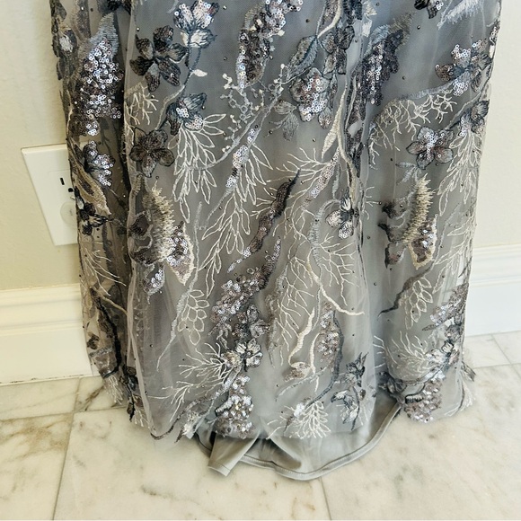 Mac Duggal Embroidered Sequined Gown Dress Size 4 Style 67908 - Picture 11 of 16